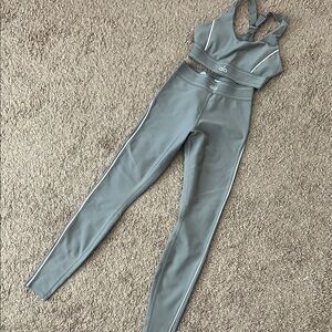 ALO Yoga outfit